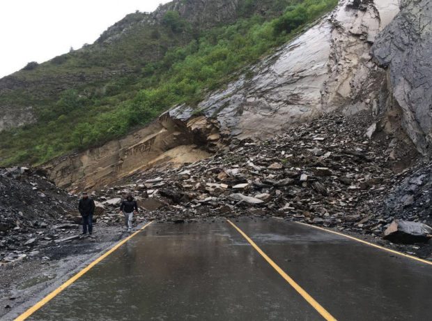 İranın Ermənistana yolu bağlandı